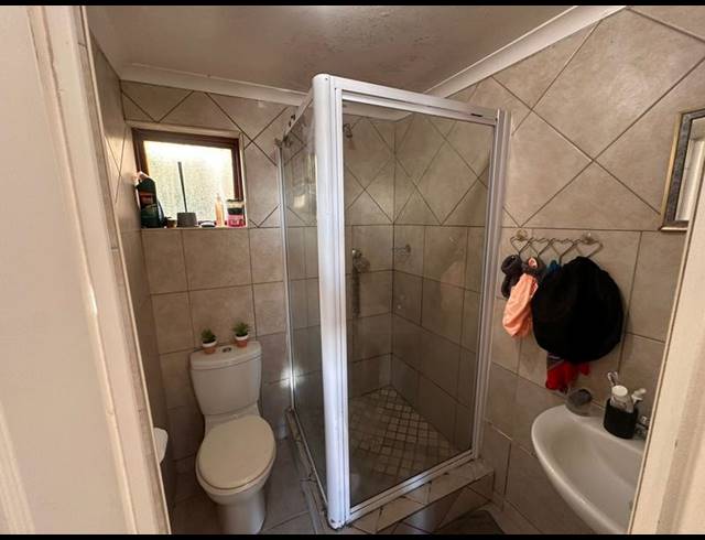 1 BEDROOM PROPERTY TO RENT IN OATLANDS NORTH